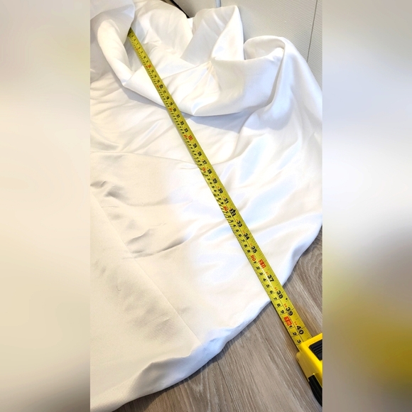 Da Vinci Modern Romantic White Orchid Boutique Gown Dress - Picture 14 of 16